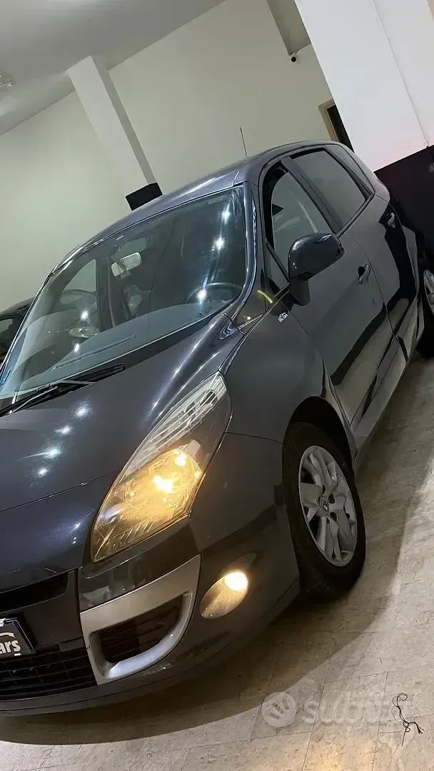 Usata Renault Scénic III XMOD 110 CV (80 kW) 2012 Grigio Berlina