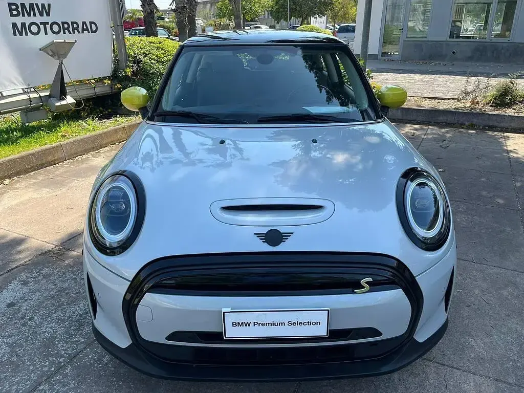 Usata Mini Cooper SE 135 kW (184 CV) 2022 Argento Utilitaria