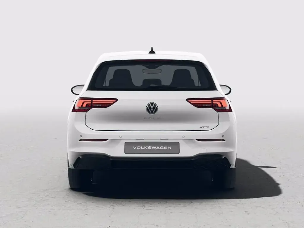 Nuova VW Golf VIII R-line 150 CV (110 kW) 2026 Oryx white perlato Berlina