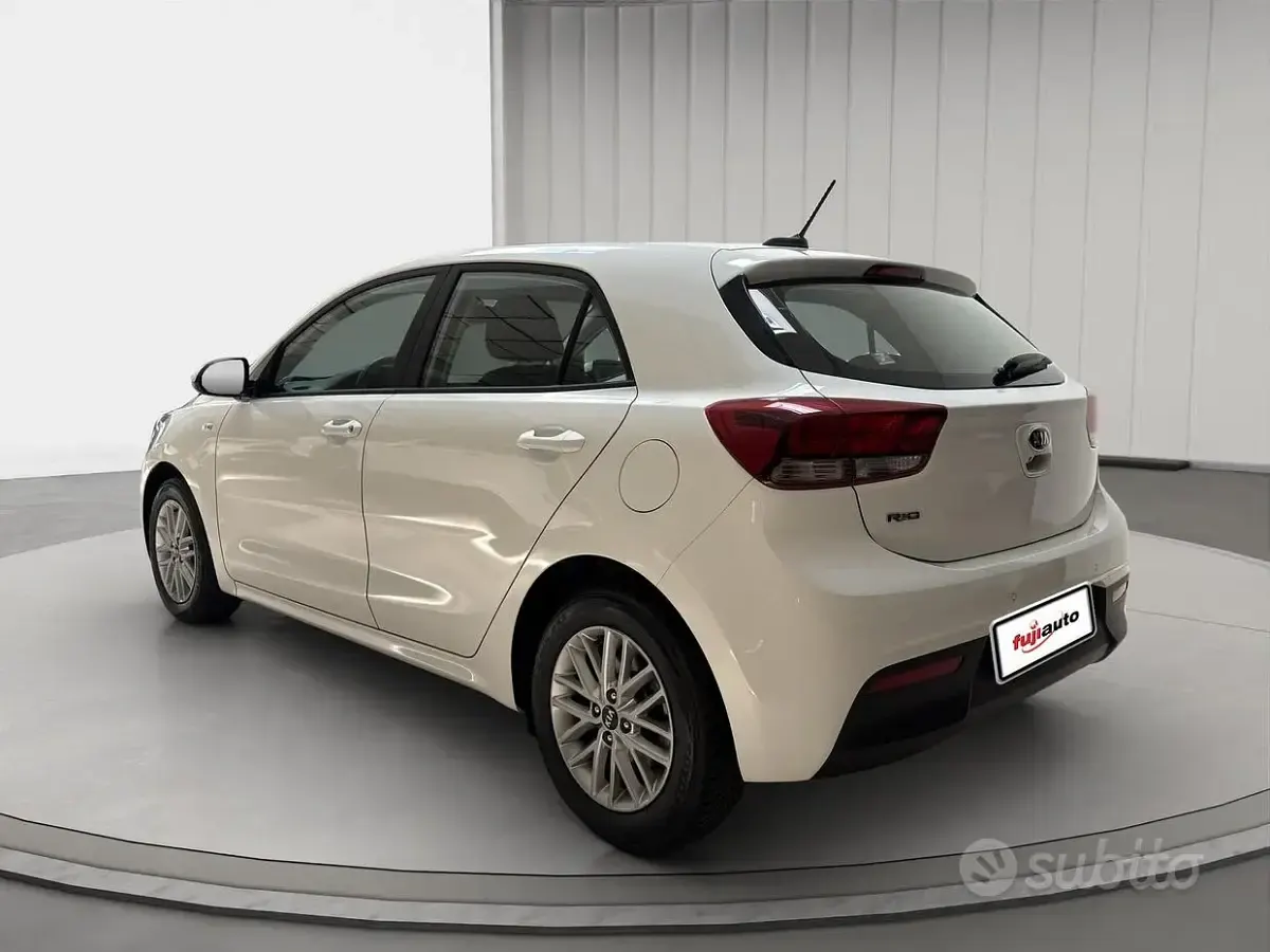 Usata Kia Rio 84 CV (61 kW) 2020 Bianco Utilitaria