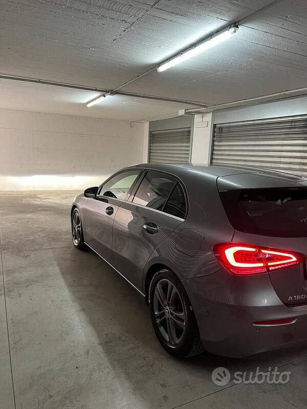 Usata Mercedes A180 Business 136 CV (100 kW) 2019 Grigio Berlina