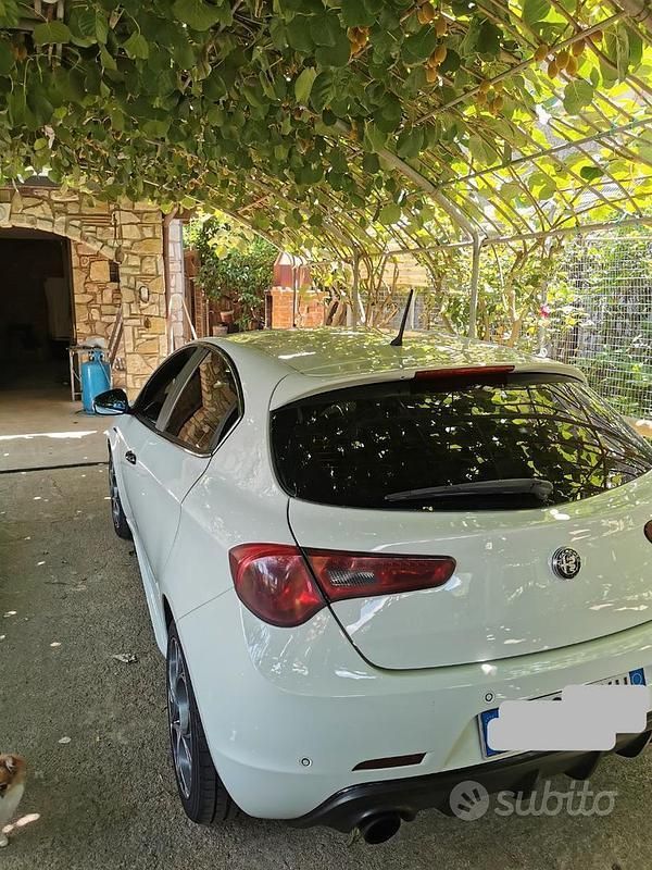 Usata Alfa Romeo Giulietta 105 CV (77 kW) 2013 Bianco Utilitaria