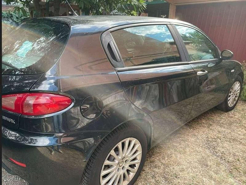 Nero Usata 2007 Alfa Romeo 147 Distinctive Due volumi | 2200 € (Buon prezzo) - Immagine 1/4