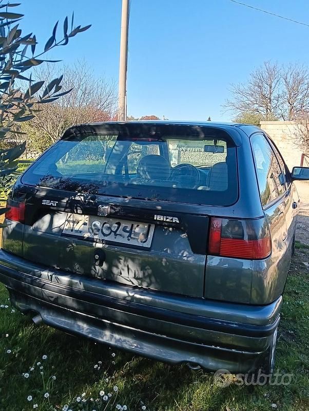 Usata Seat Ibiza 60 CV (44 kW) 1996 Grigio Utilitaria