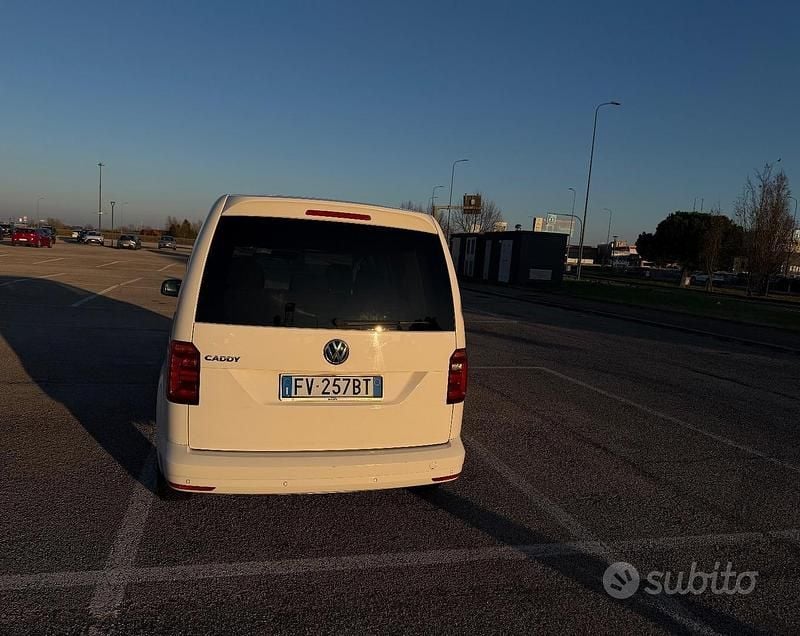 Usata VW Caddy 102 CV (75 kW) 2019 Bianco Monovolume