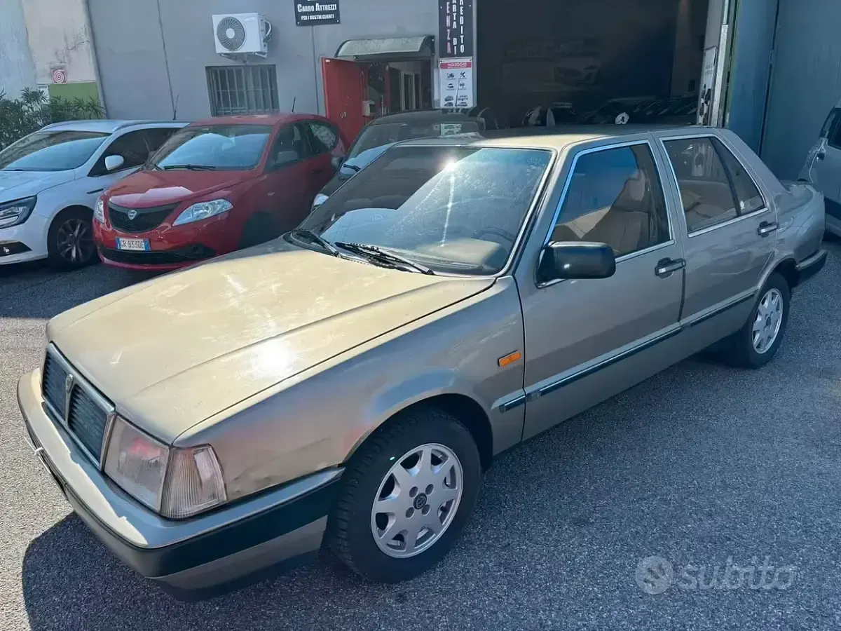 Usata Lancia Thema 120 CV (88 kW) 1986 Grigio Berlina
