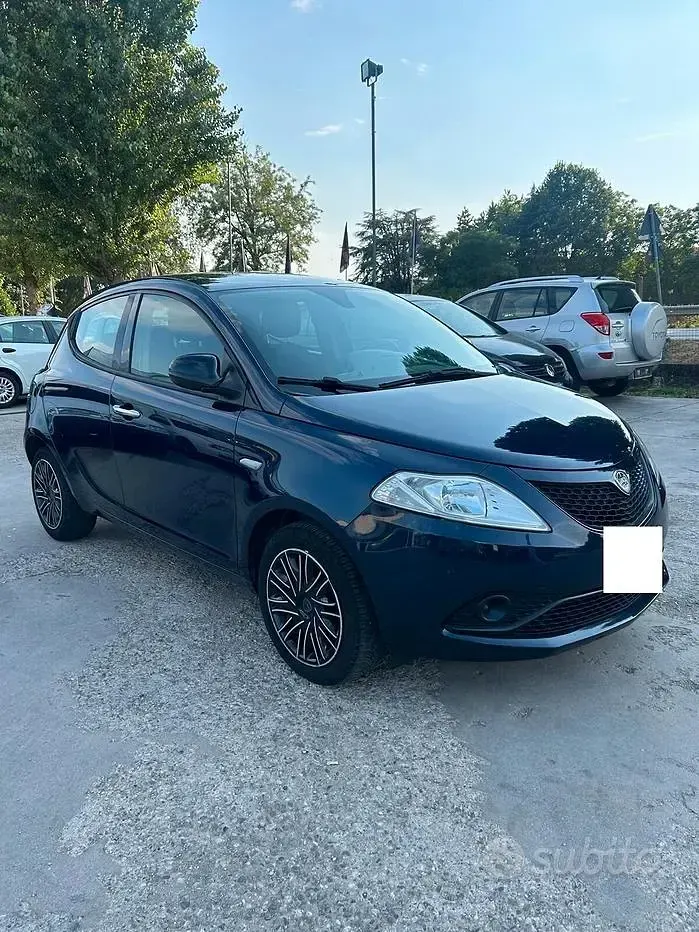 Usata Lancia Ypsilon Gold 95 CV (69 kW) 2018 Bluazzurro Utilitaria