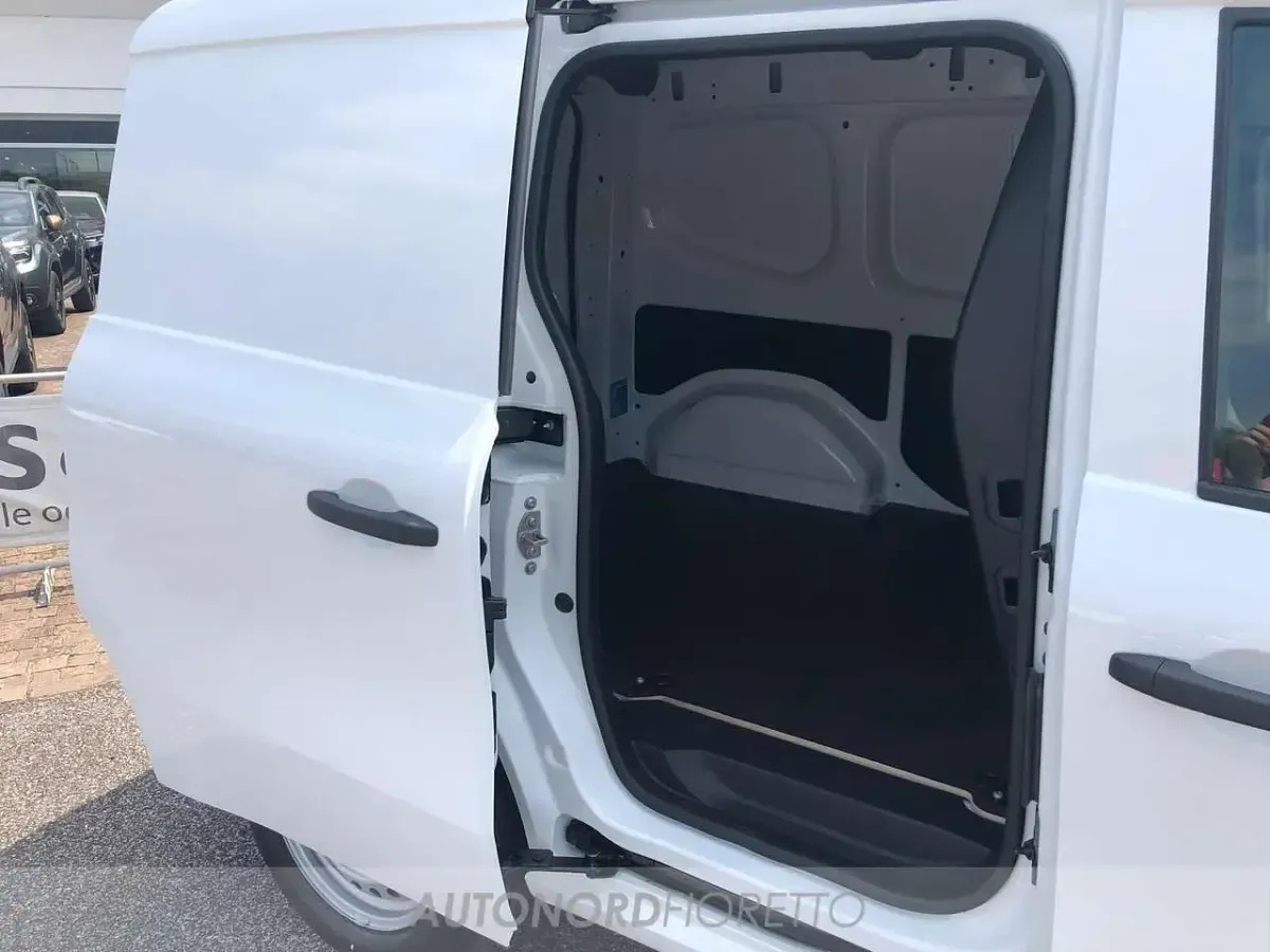 Nuova Renault Kangoo 116 CV (85 kW) 2026 Bianco minerale  tinta opaca Monovolume