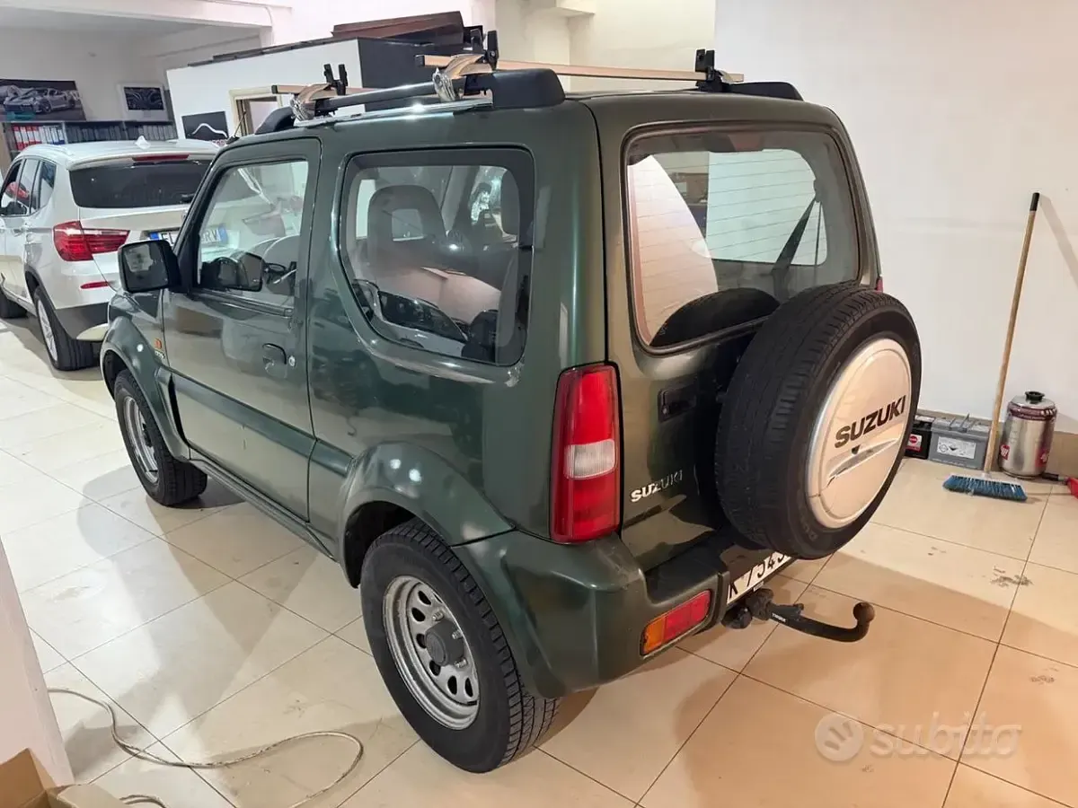 Usata Suzuki Jimny 86 CV (63 kW) 2011 Verde SUV