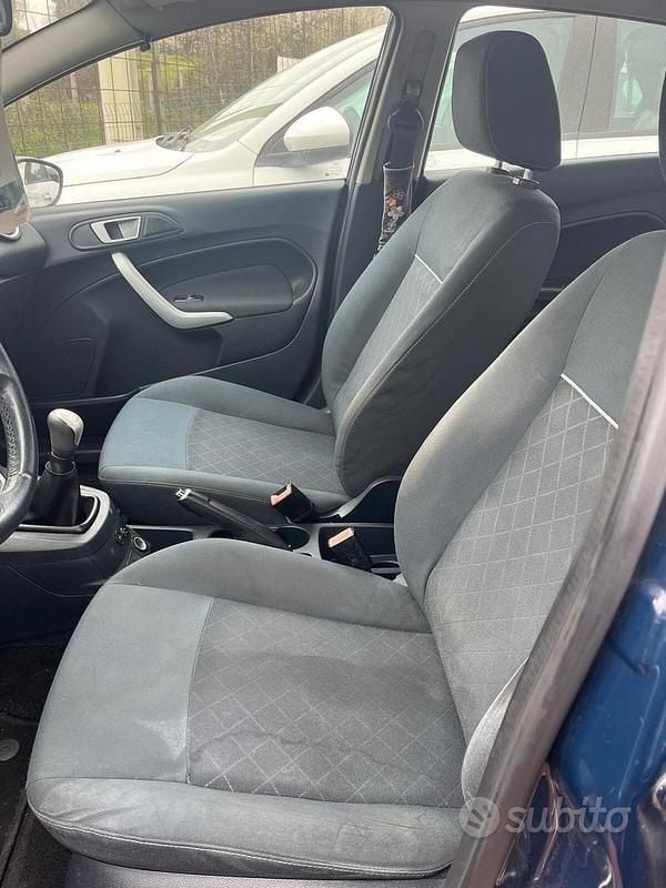 Usata Ford Fiesta Business Edition 60 CV (44 kW) 2012 Blu Utilitaria