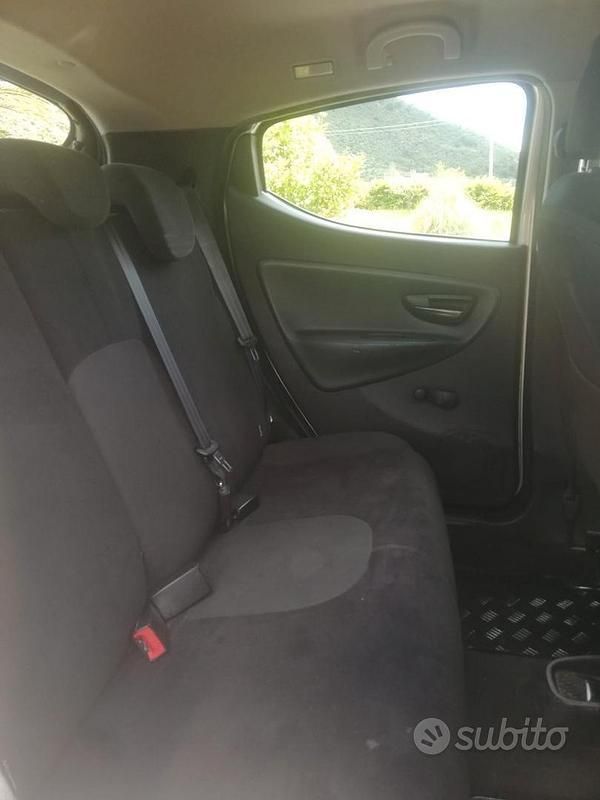 Usata Lancia Ypsilon 2013 Grigio Utilitaria