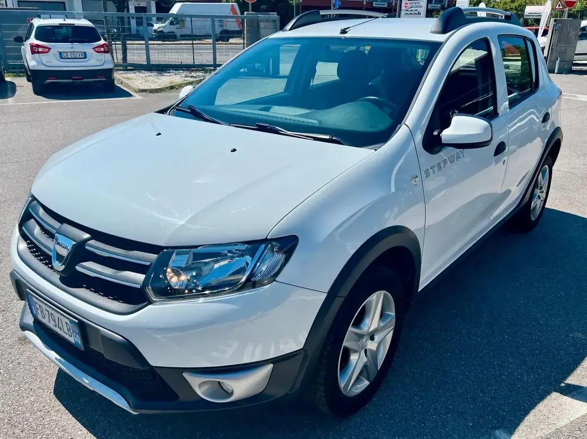 Usata Dacia Sandero Stepway 90 CV (66 kW) 2015 Bianco Berlina