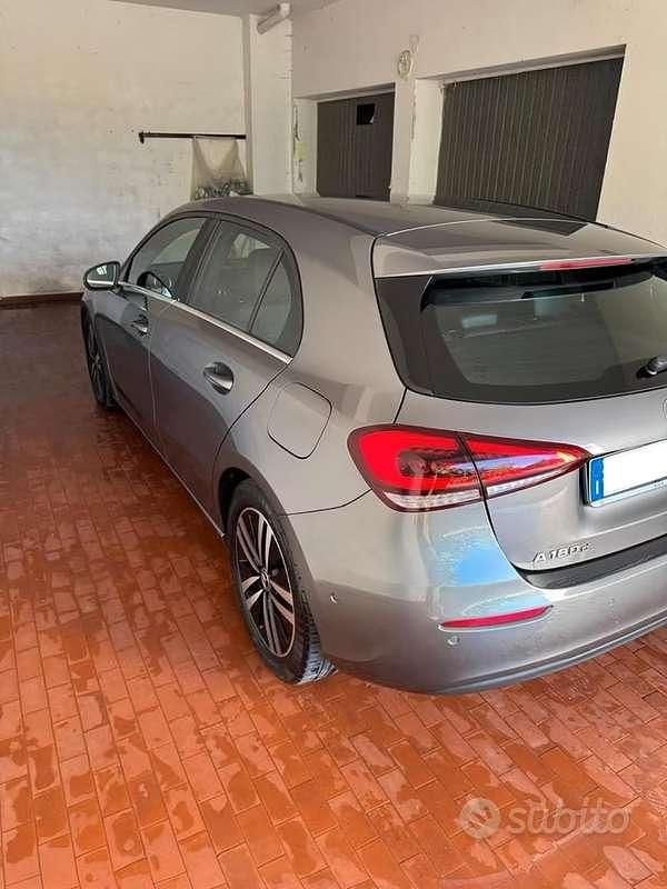 Usata Mercedes A180 Business 116 CV (85 kW) 2018 Grigio Berlina