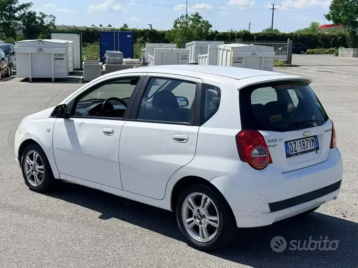 Usata Chevrolet Aveo 82 CV (60 kW) 2010 Bianco Berlina