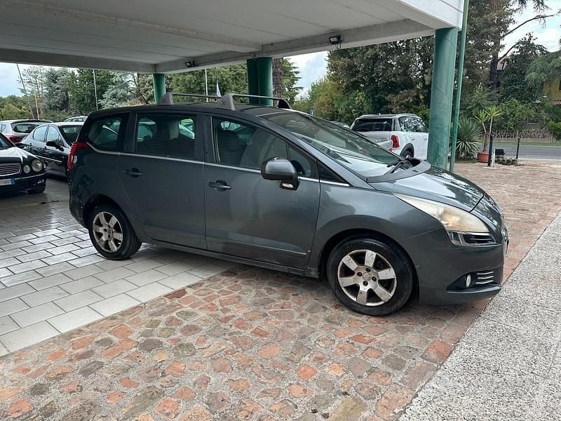 Usata Peugeot 5008 110 CV (80 kW) 2010 Grigio Monovolume