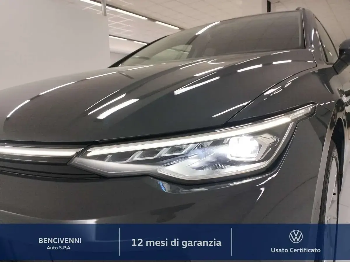 Usata VW Golf VIII Life 150 CV (110 kW) 2024 Grigio Station wagon