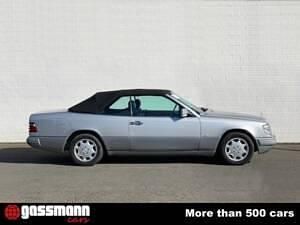 Usata Mercedes E200 136 CV (100 kW) 1995 Argento Cabrio