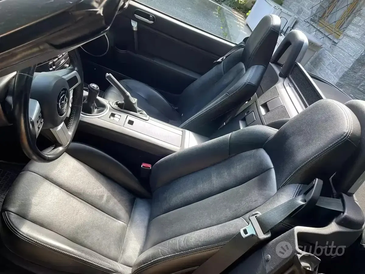 Usata Mazda MX5 High 126 CV (92 kW) 2006 Grigio Cabrio