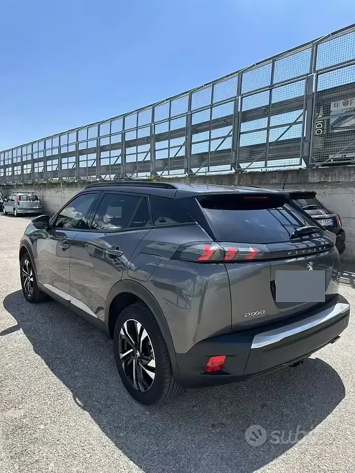 Begagnad Peugeot 2008 131 HK (96 kW) 2022 Grå SUV