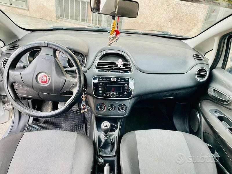 Usata Fiat Grande Punto 77 CV (56 kW) 2016 Grigio Utilitaria