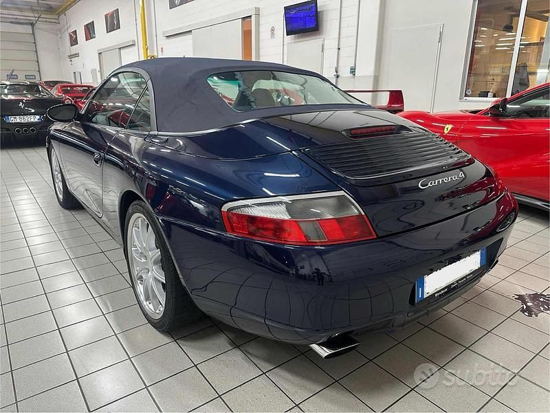 Usata Porsche 911 Carrera 4 Cabriolet 300 CV (220 kW) 2000 Blu Cabrio