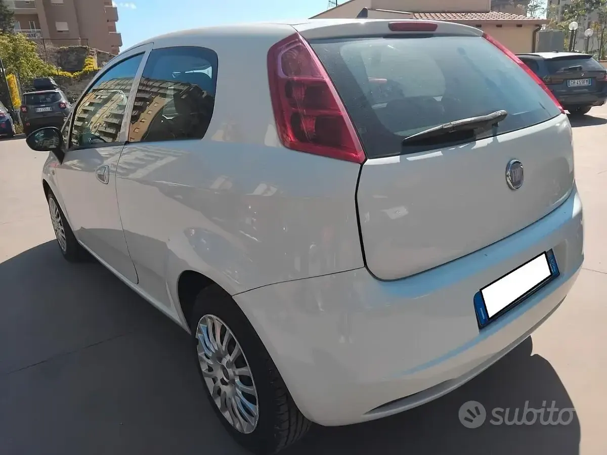 Usata Fiat Grande Punto 75 CV (55 kW) 2011 Bianco Utilitaria