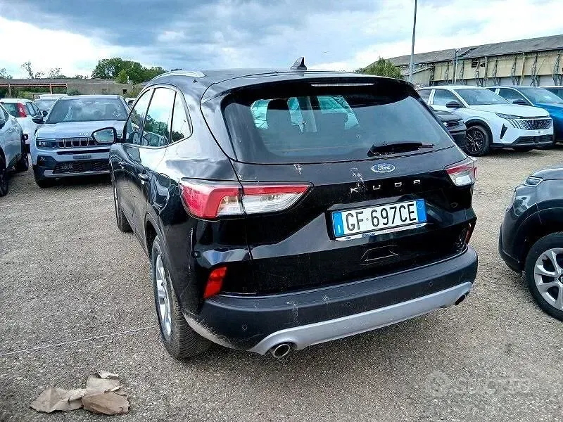 Usata Ford Kuga 120 CV (88 kW) 2021 Nero SUV