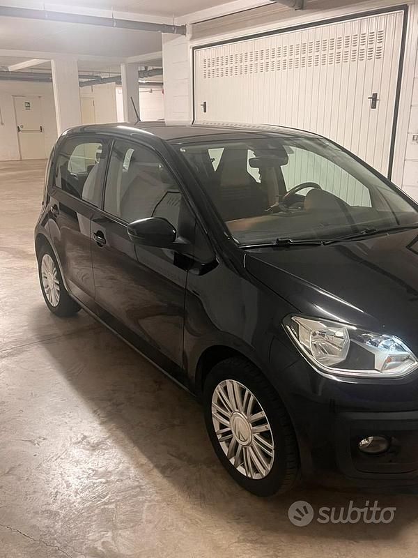 Usata VW up! Move 65 CV (47 kW) 2022 Nero Utilitaria