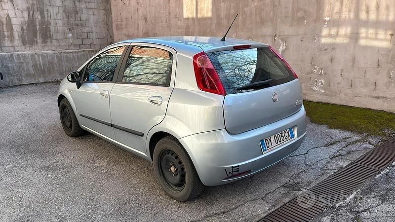 Usata Fiat Grande Punto Dynamic 90 CV (66 kW) 2009 Grigio Utilitaria
