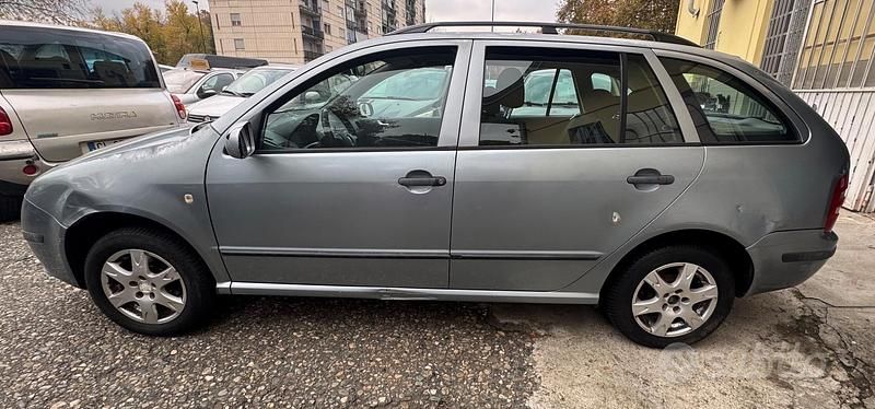 Usata Skoda Fabia Ambiente 64 CV (47 kW) 2005 Grigio Station wagon