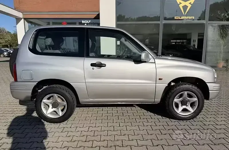 Second-hand Suzuki Grand Vitara 94 CP (69 kW) 2001 Gri SUV