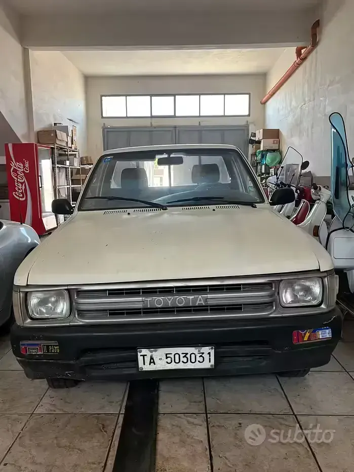 Usata Toyota HiLux 83 CV (61 kW) 1992 Pick-up