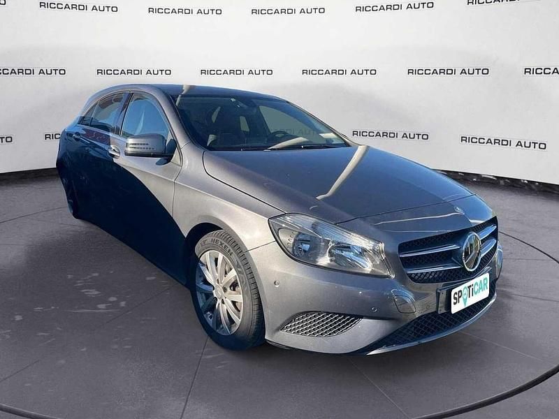 Usata Mercedes A180 122 CV (89 kW) 2014 Grigio Utilitaria