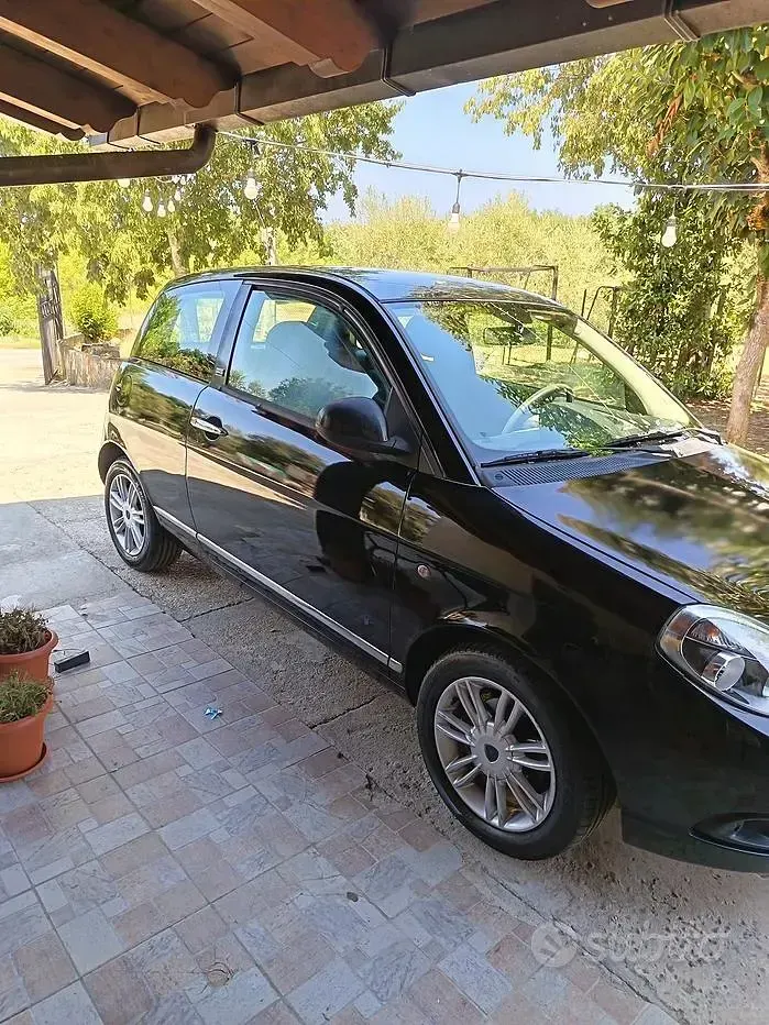 Usata Lancia Ypsilon 69 CV (50 kW) 2011 Nero Utilitaria
