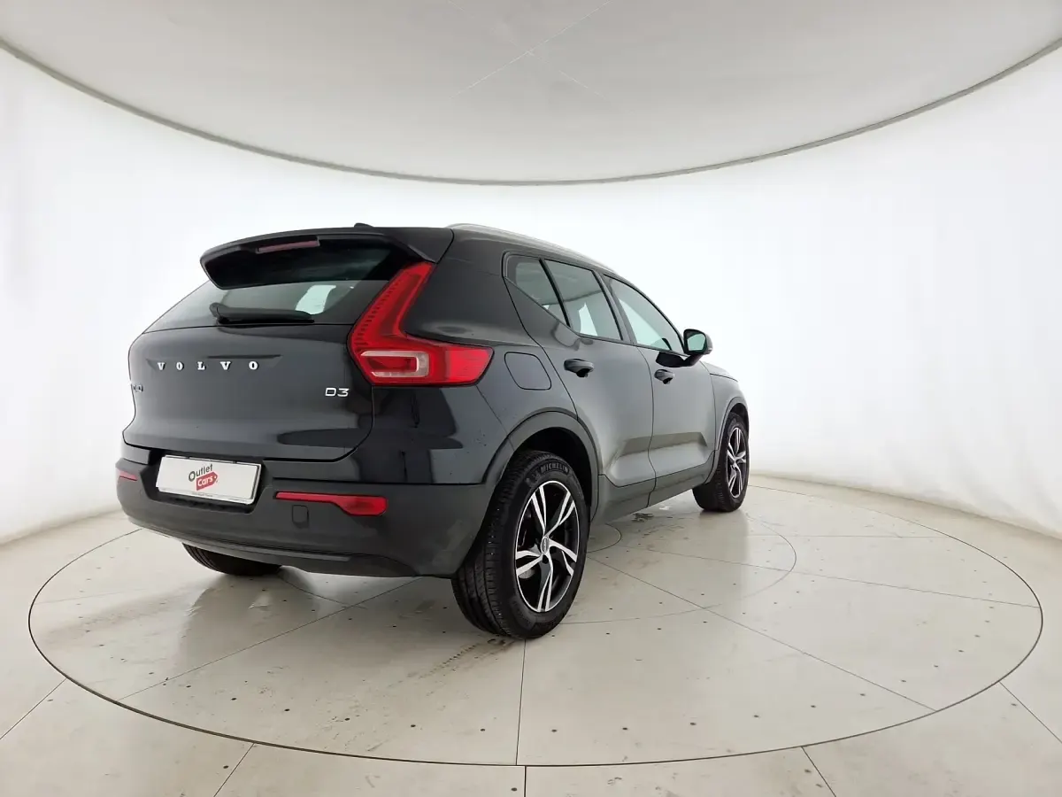 Usata Volvo XC40 Momentum 150 CV (110 kW) 2018 Nero SUV