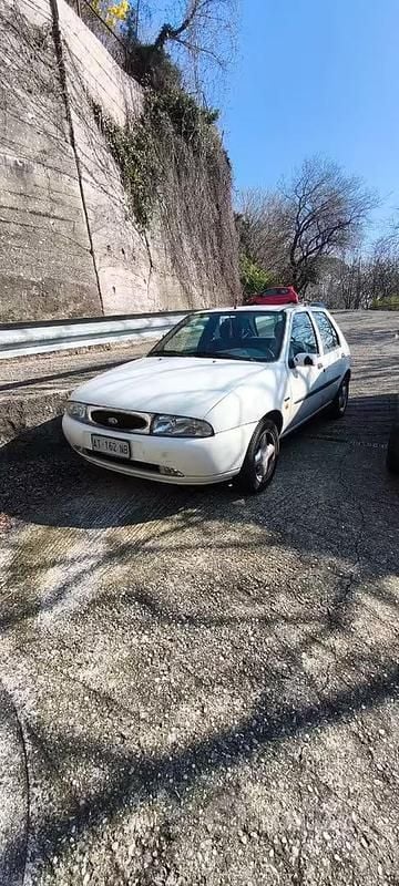 Usata Ford Fiesta 75 CV (55 kW) 1998 Bianco Utilitaria