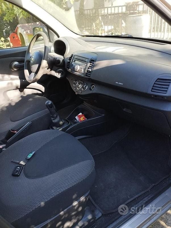 Usado Nissan Micra 86 HP (63 kW) 2008 Cinzento Citadino