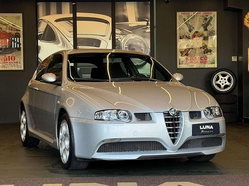 Usata Alfa Romeo 147 GTA 252 CV (185 kW) 2005 Grigio sterling Utilitaria