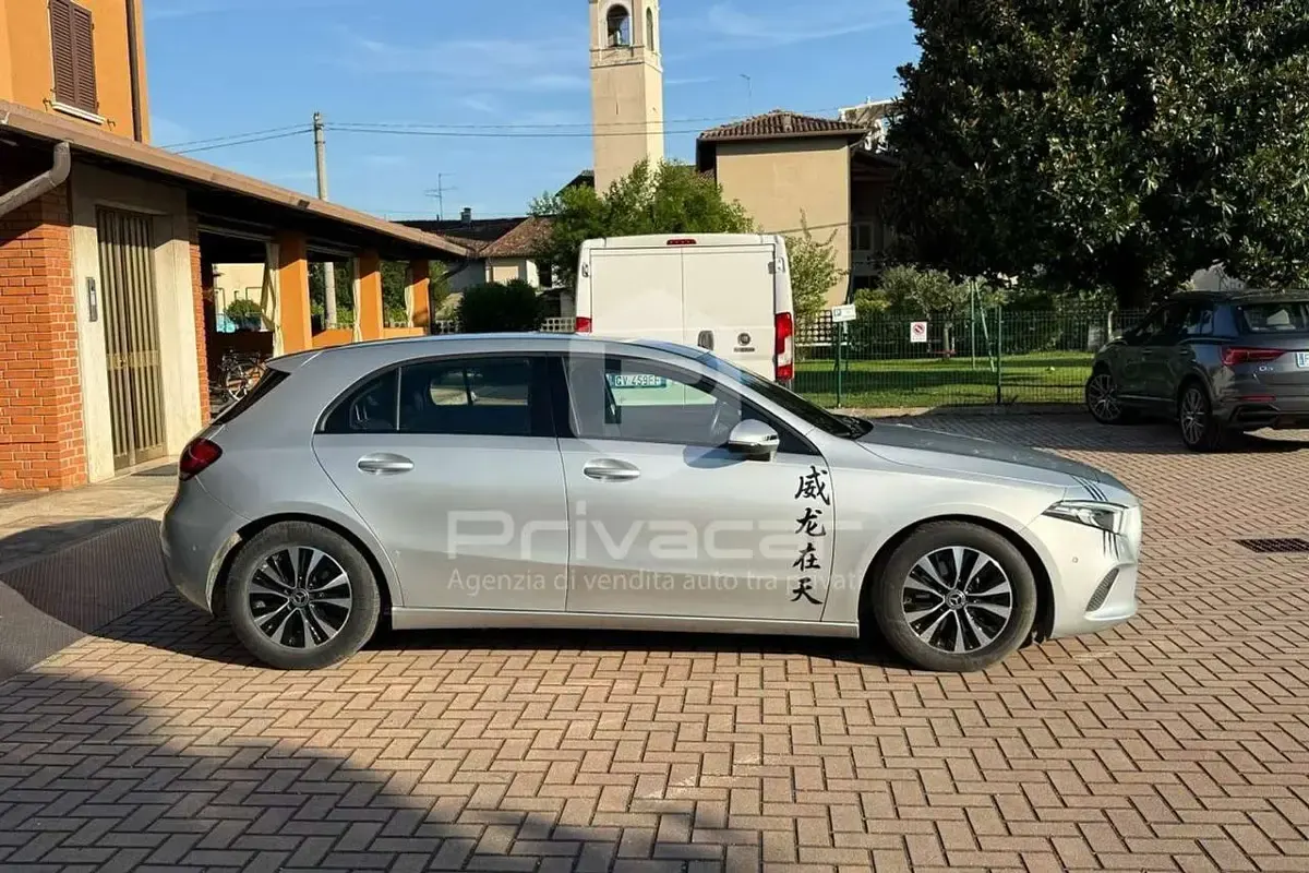 Usata Mercedes A180 Business 116 CV (85 kW) 2021 Grigio Utilitaria