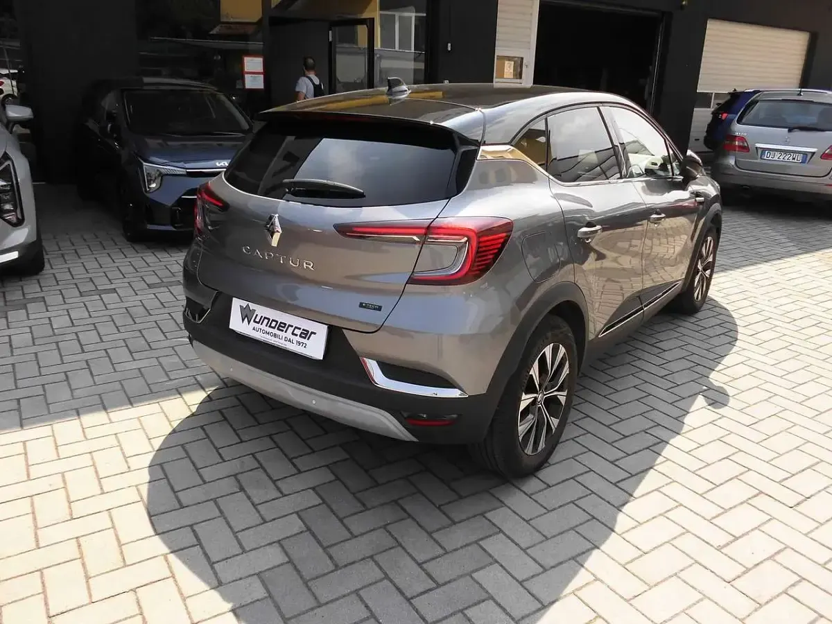 Usata Renault Captur Techno 94 CV (69 kW) 2024 Grigio SUV