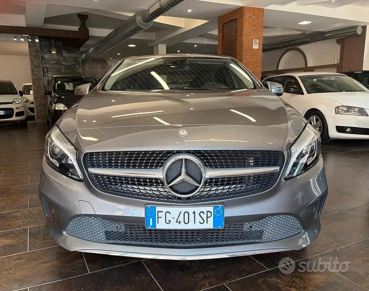 Usata Mercedes A200 Premium 136 CV (100 kW) 2016 Grigio Utilitaria