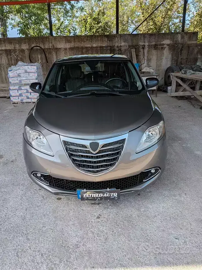 Usata Lancia Ypsilon 85 CV (62 kW) 2012 Grigio Utilitaria