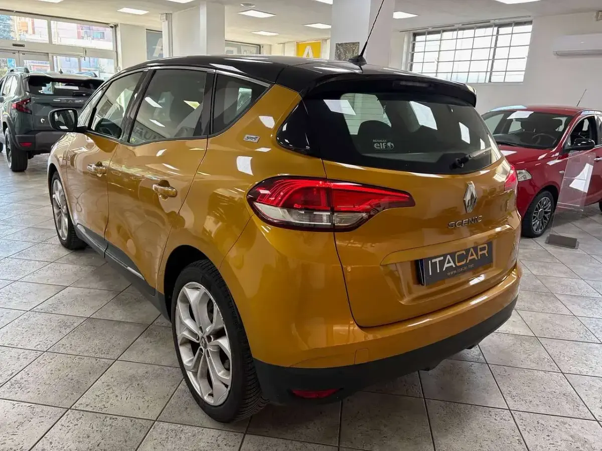 Usata Renault Scénic IV 110 CV (80 kW) 2018 Oro Monovolume