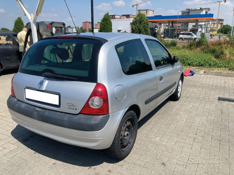 Usata Renault Clio II Dynamique 58 CV (42 kW) 2006 Grigio Utilitaria