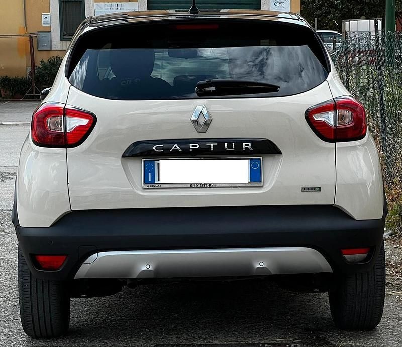 Usata Renault Captur 90 CV (66 kW) 2017 Beige SUV
