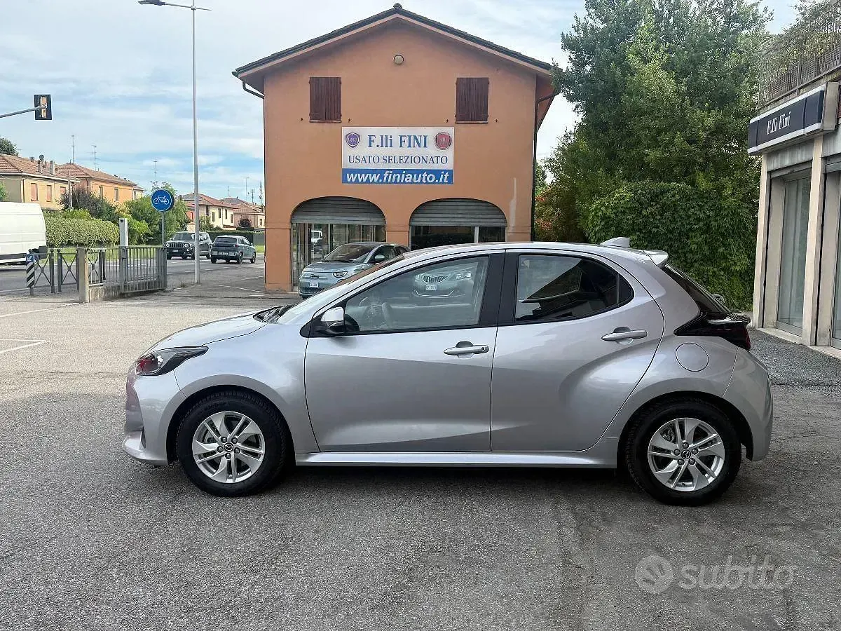 Usata Mazda 2 92 CV (67 kW) 2023 Grigio Utilitaria