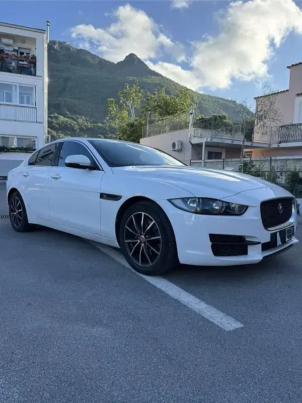Usata Jaguar XE 179 CV (131 kW) 2018 Berlina