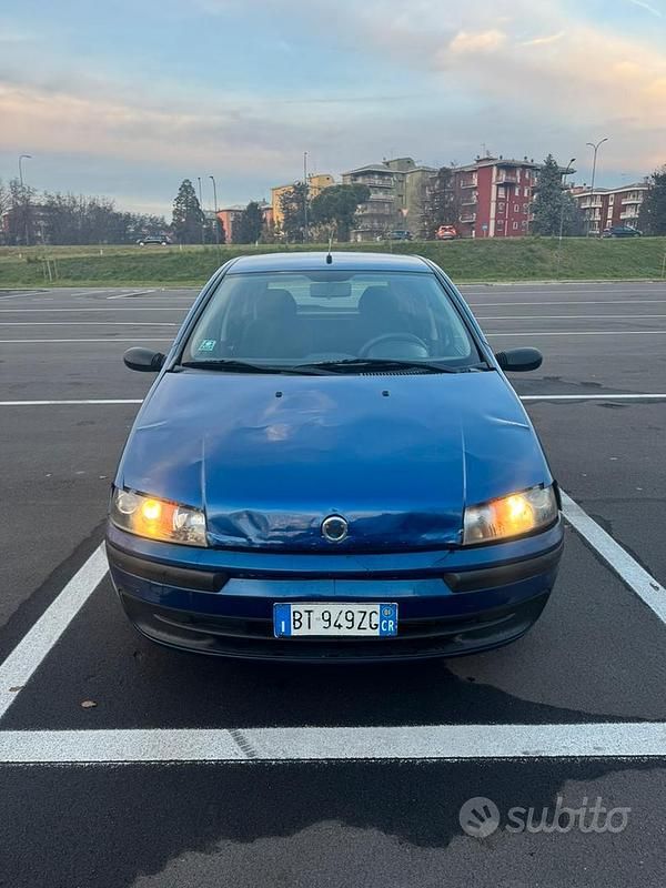 Usata Fiat Punto 2001 Blu Berlina