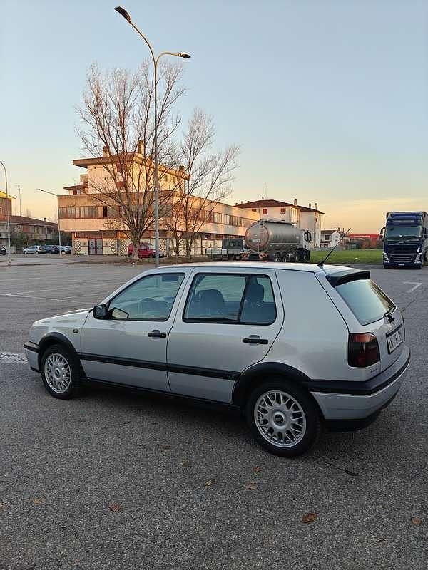 Usata VW Golf III GT 101 CV (74 kW) 1996 Argento Berlina