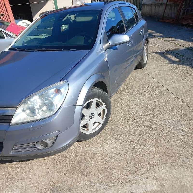 Usata Opel Astra Cosmo 101 CV (74 kW) 2005 Berlina